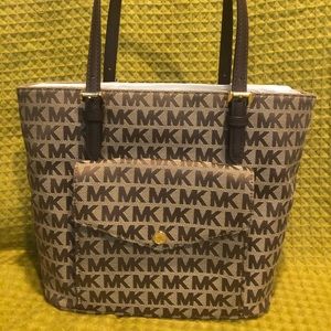 Michael Kors Jet Set Medium Tote